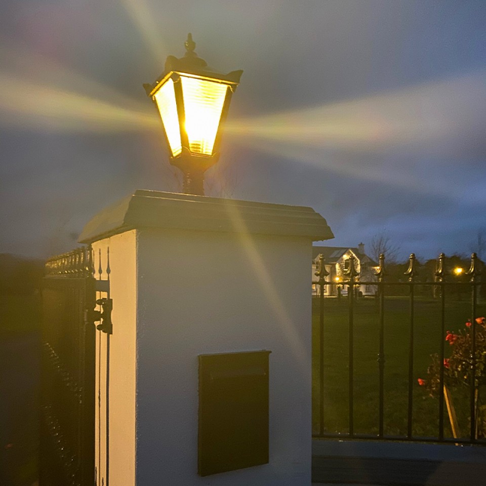 Victorian Outdoor Pedestal Light For Flat Pier Caps Cast Iron 70cm